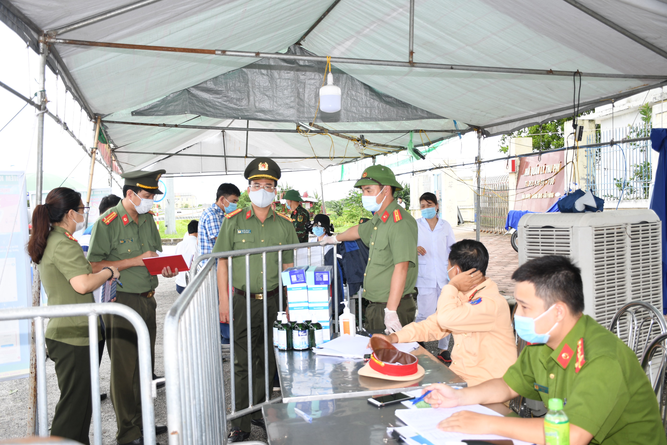 Bổ sung trang thiết bị cho 8 chốt phòng, chống dịch COVID-19